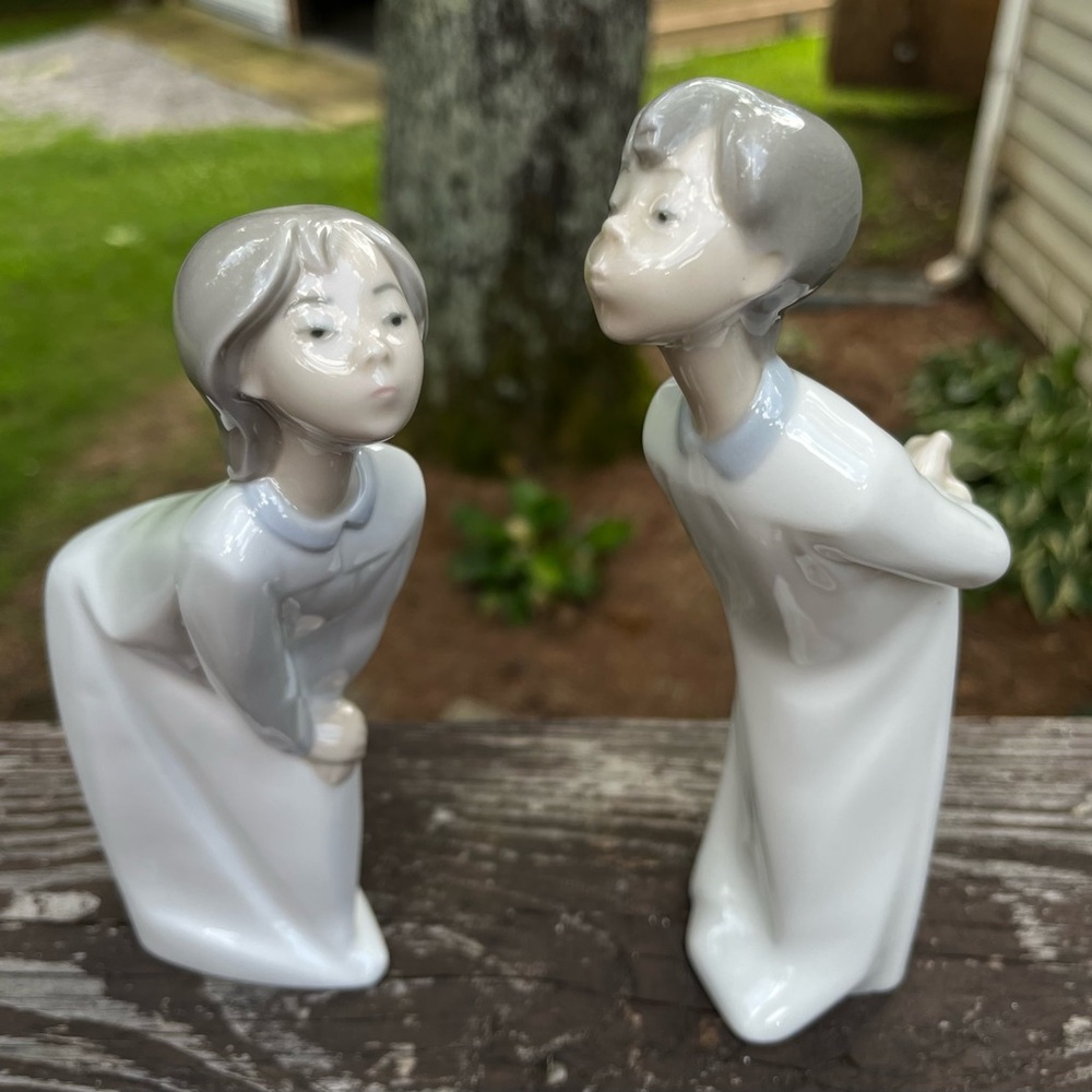 Lladro Porcelain Figurine Pair in White and Gray